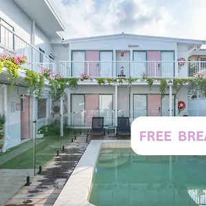 Surf Boutique Backpackers - Free Breakfast ゴールドコースト